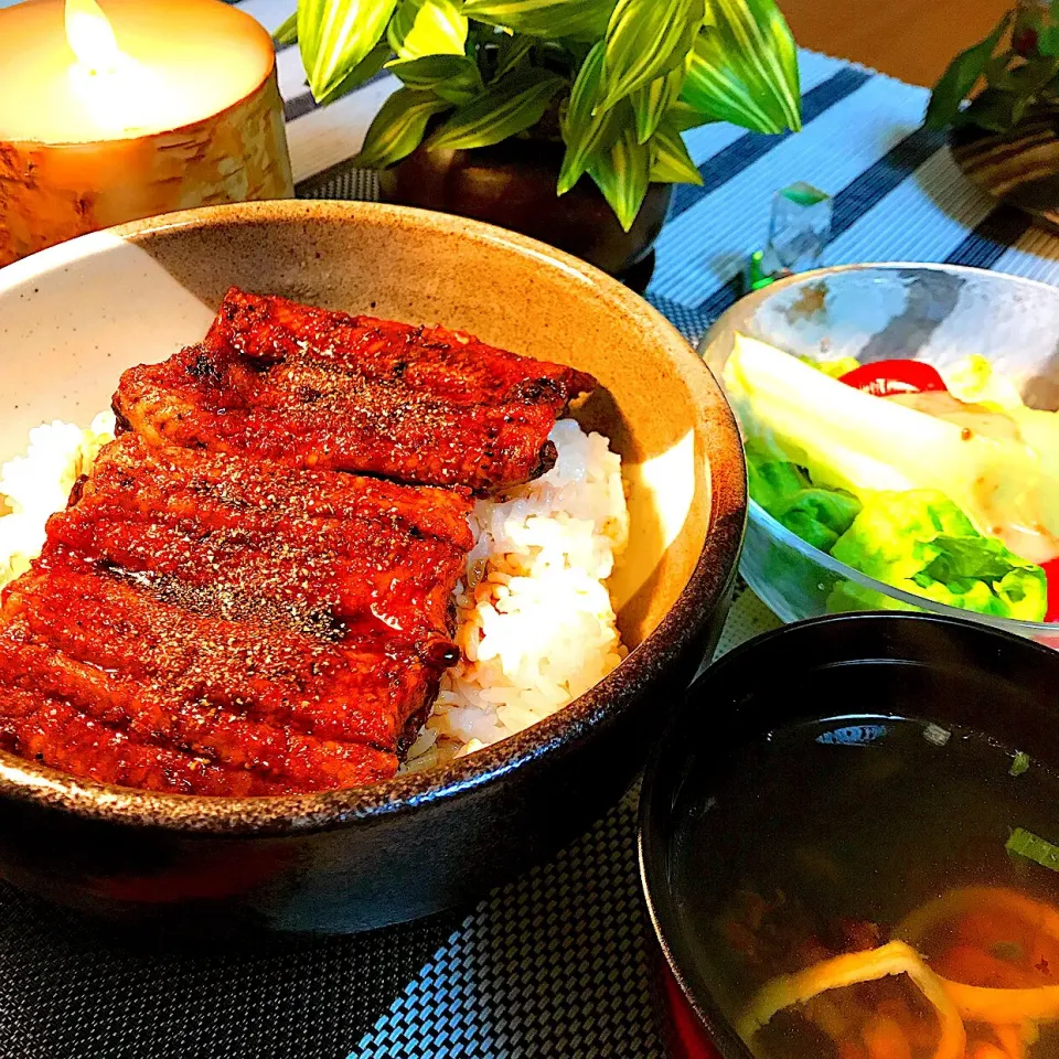 鰻屋さんからのテイクアウト
いただきま〜す。😋|Sの食卓さん