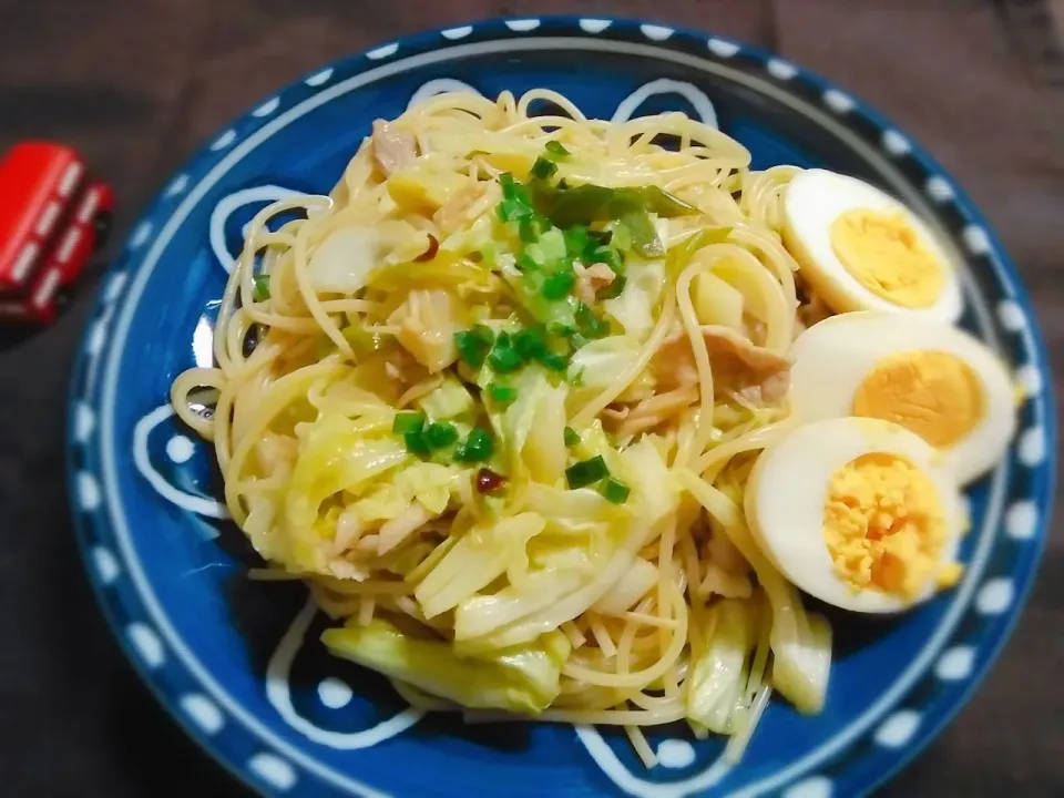 Snapdishの料理写真:豚こま♡長ネギとたっぷりキャベツのガリぽんパスタ|花ママさん