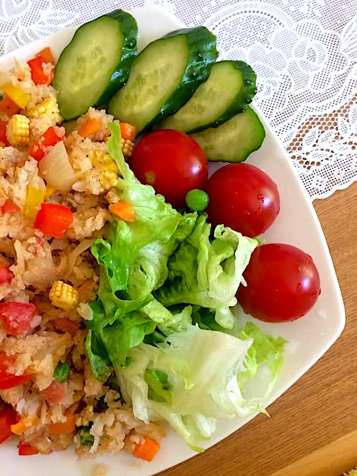 Flat rice and vegetable stir fry with salad|Ana (POT_Y134YUM609)さん