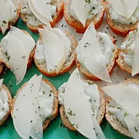 Blue Cheese Honey Pear Crostini 💓🤩💓
#NewYearfingerfoods #goodluck2019 🤑🤑🤑|🌼 Pooja's Kitchenette 🌼さん