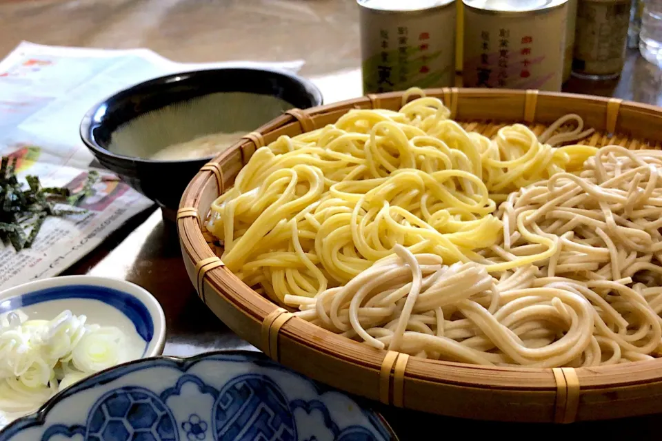 今日の昼はチト早いけど、#年越蕎麦！

麻布十番 #更科堀井 のゆず切りそばと挽きくるみそば！

#そば #蕎麦 #昼食 #昼飯 #ランチ #lunch #家メシ #iPhoneX|Shiny1022さん