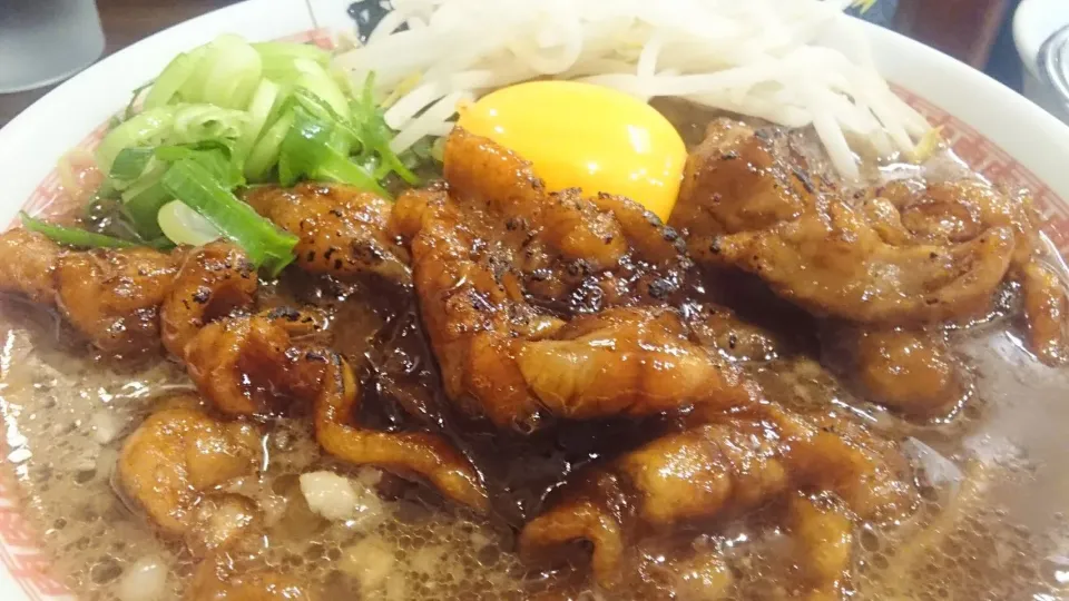 【2018年ラーメン食べ納め】肉汁麺ススム 高田馬場店 の 肉汁麺レベル1(肉130g、こだわり卵付き、780円)＋肉増し(70g、肉増しパスポートで無料) ＠高田馬場18193|大脇さん