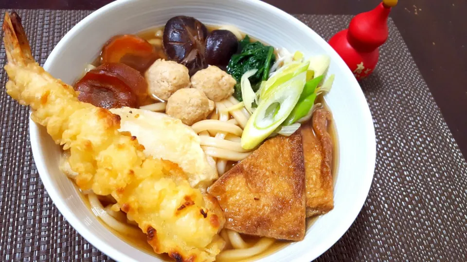 Snapdishの料理写真:#年越しうどんスペシャル#海老天#揚げもち#うどん#晩ごはん#おうちごはん|みーさん