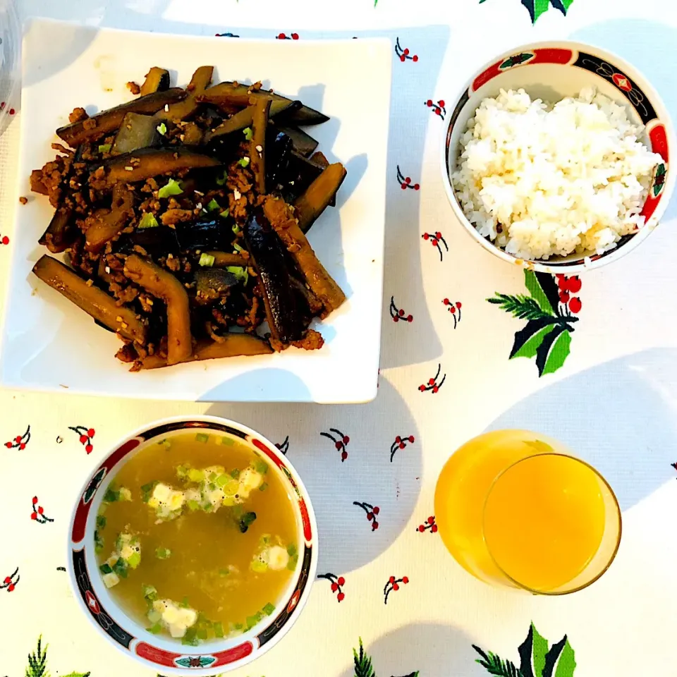 味噌汤、茄子、饭 | Egg plant dish with miso soup and a side of rice.|Yents Van Loockさん