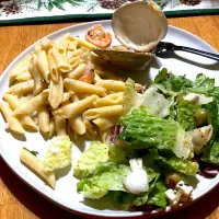 Shrimp and Oyster pasta with Greek Salad|Maranda Shantell Edensさん