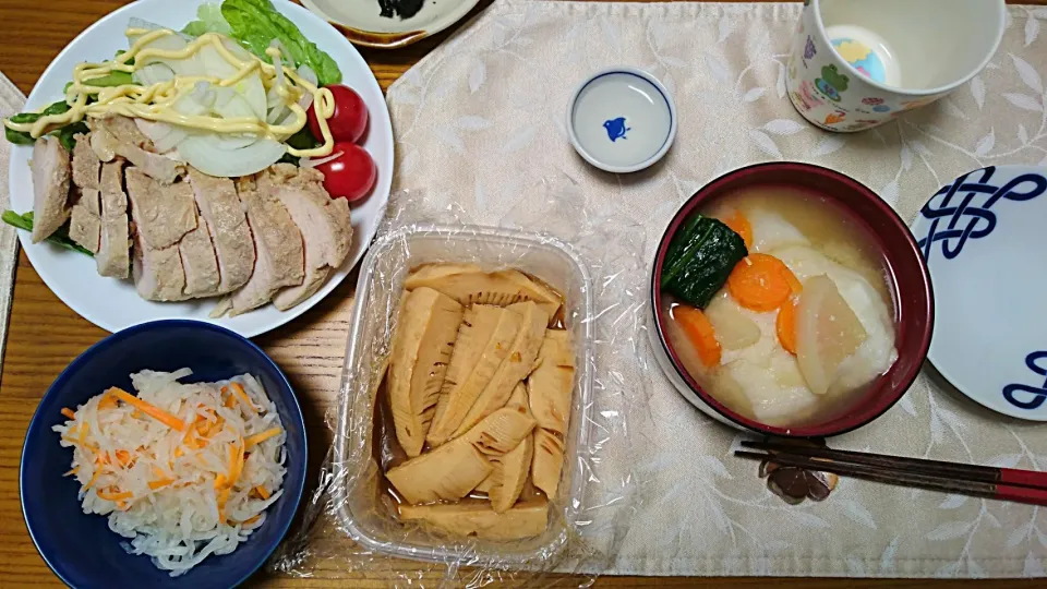 Snapdishの料理写真:元旦の朝食   お雑煮
 #元旦 #杵つき餅 #なます #鶏チャーシュー|卯月さん