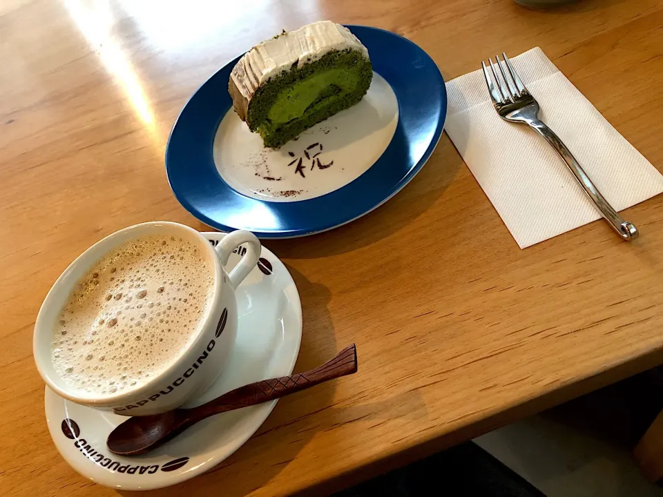 のこのこさんのお店で大和みどりの抹茶ロールと泡立ちカフェオレ|ma-ko omaさん