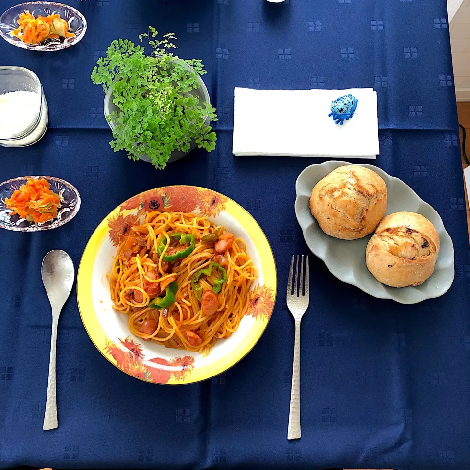 2019 lunchの風景
ナポリタンとＬ＇Ｏｖｅｎのフィグのプチブール|Roooriさん