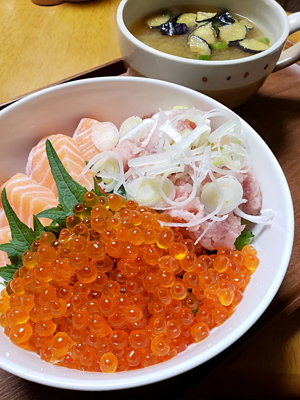 新年、最初のお夕飯は　海鮮丼～♪
 #返礼品のいくら♪ #サーモンとネギトロ♪|marikuruさん