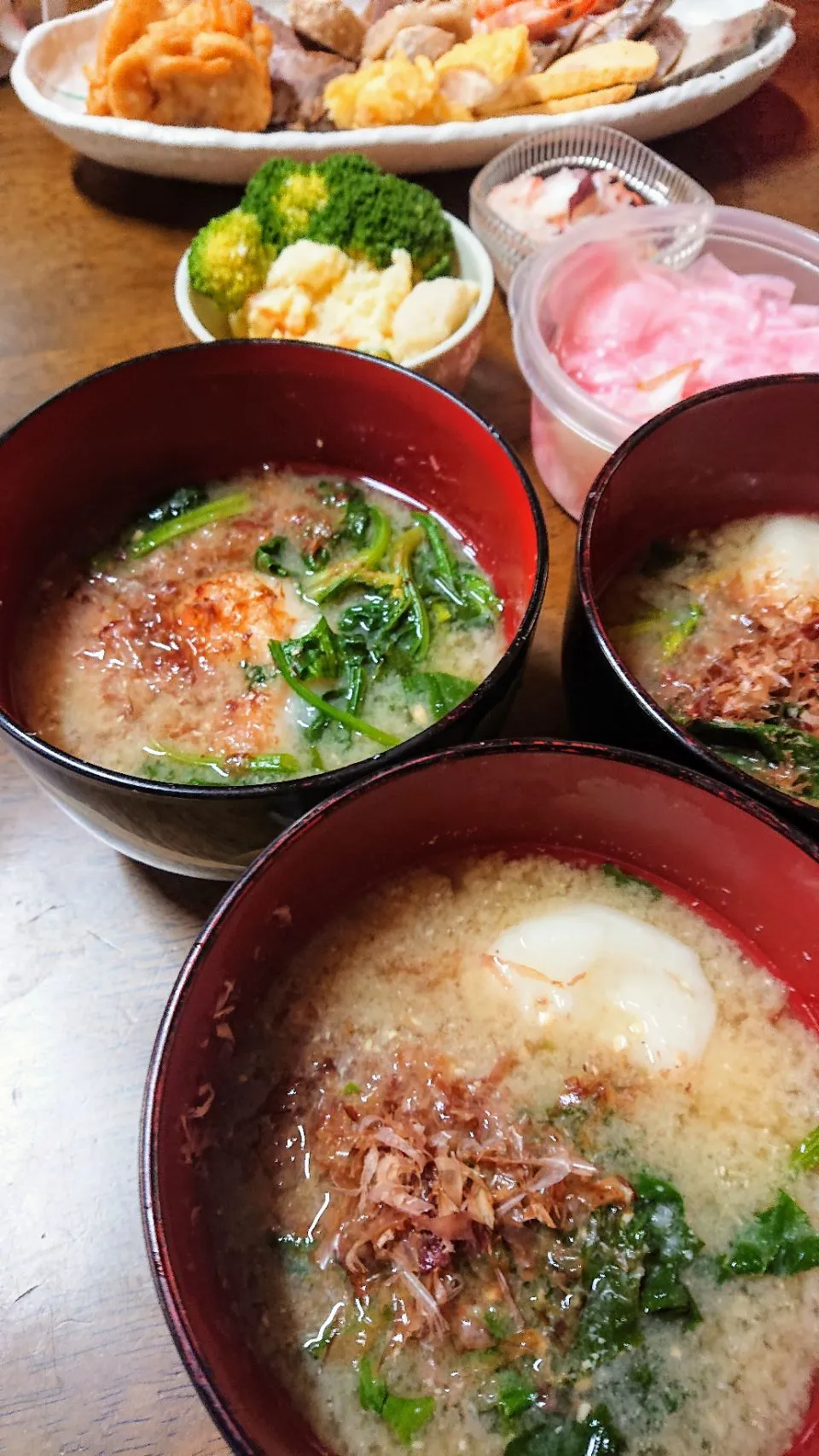 お雑煮
   ほうれん草と鰹節
味噌仕立て😄いつもの味噌汁よりちょい濃いめとみりん|miimiさん