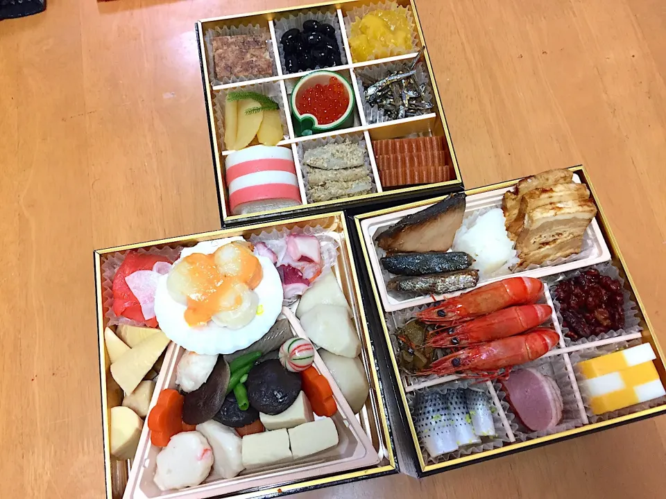 Snapdishの料理写真:セブンのおせち『寿』
#セブンイレブン
#寿おせち三段重|Kojiさん