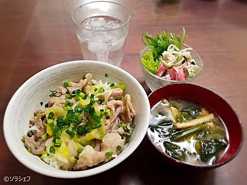 今日の晩ご飯だよ(*^^*)
★ねぎ塩だれガーリック丼
★切干大根とハムのサラダ
★ほうれん草と油揚げの味噌汁|ソラシェフさん