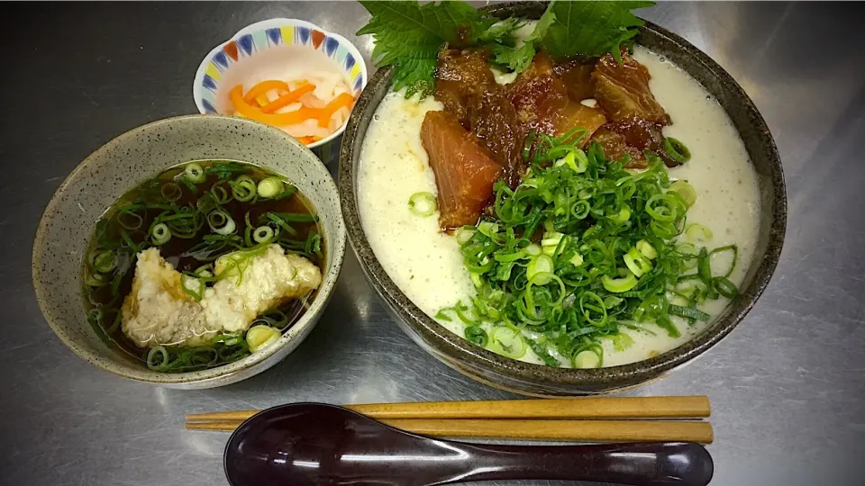 Snapdishの料理写真:今日の賄い飯(^^♪漬けマグロ自然薯とろろ丼&お吸物に自然薯ねっとろ&紅白なます柚の香り(✿˘艸˘✿)|ひーちゃんさん