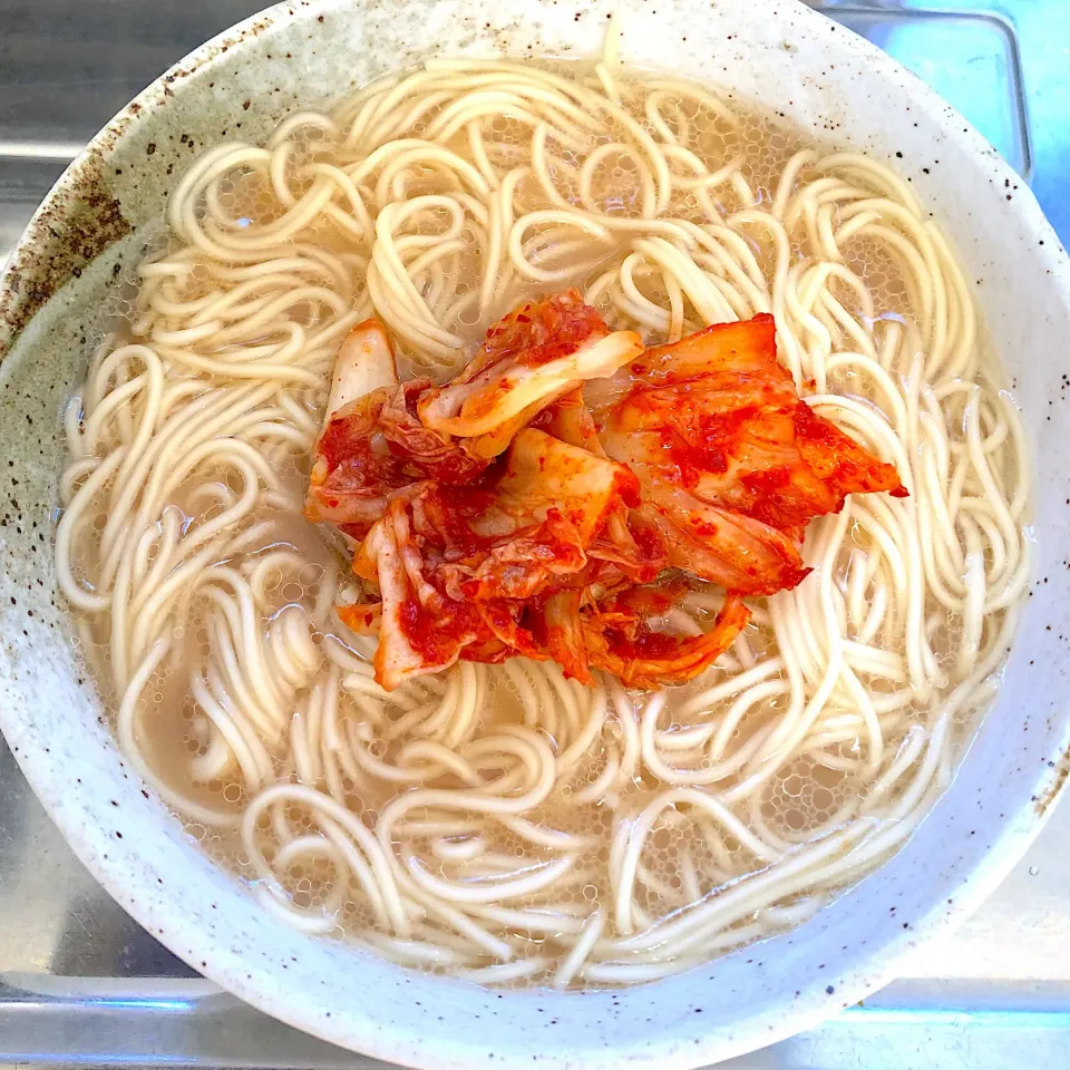 Snapdishの料理写真:博多屋台ともちゃん物語豚骨ラーメン🍜|Makokoさん