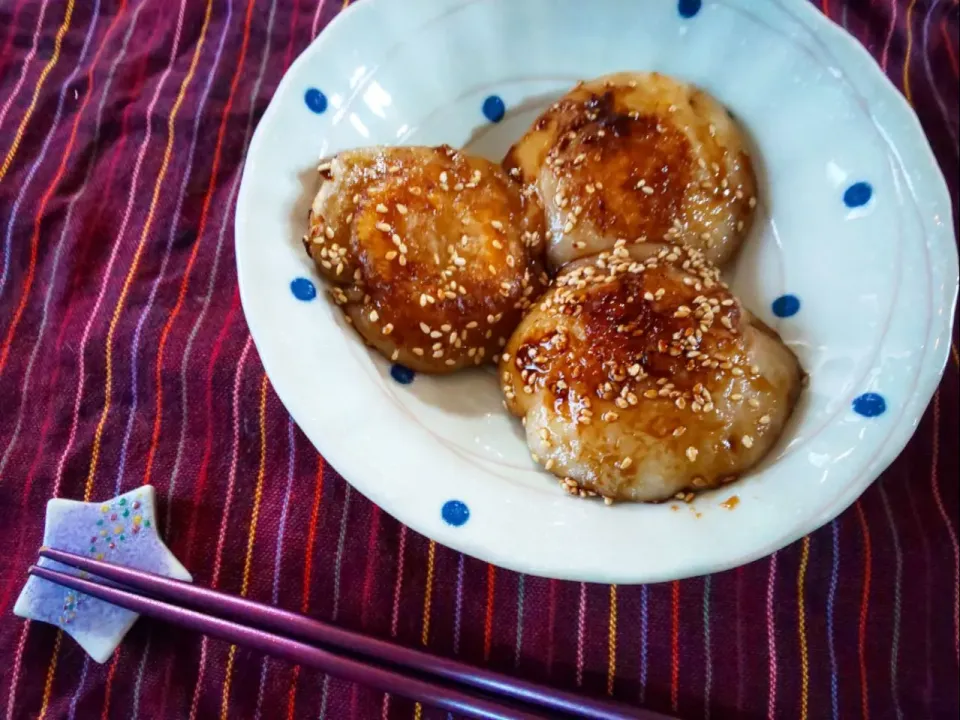 nonちゃまの上沼恵美子が絶賛してた黒ゴマたっぷり甘醤油餅 #餅ジャンル求ム|真希さん