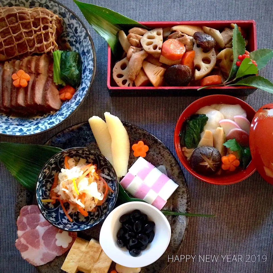 あけましておめでとうございます🎍✨ 本年もよろしくお願いします  我が家の簡単おせち🍱|なだちいさん