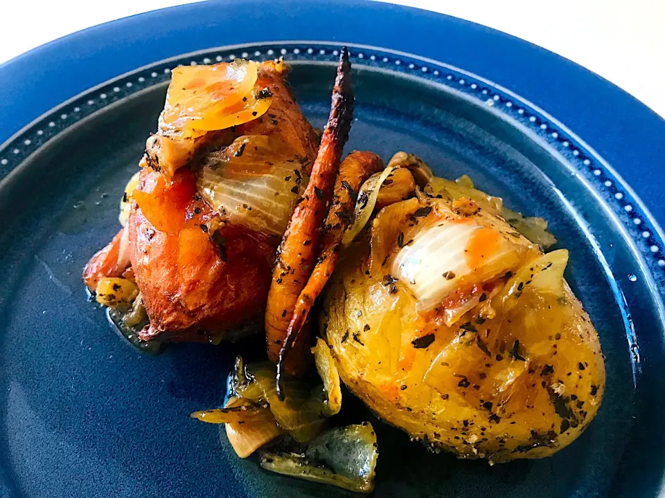 Snapdishの料理写真:Roasted Potato, orange sweet potato, onion, garlic and carrots in olive oil and herbs|Sergio Lacuevaさん