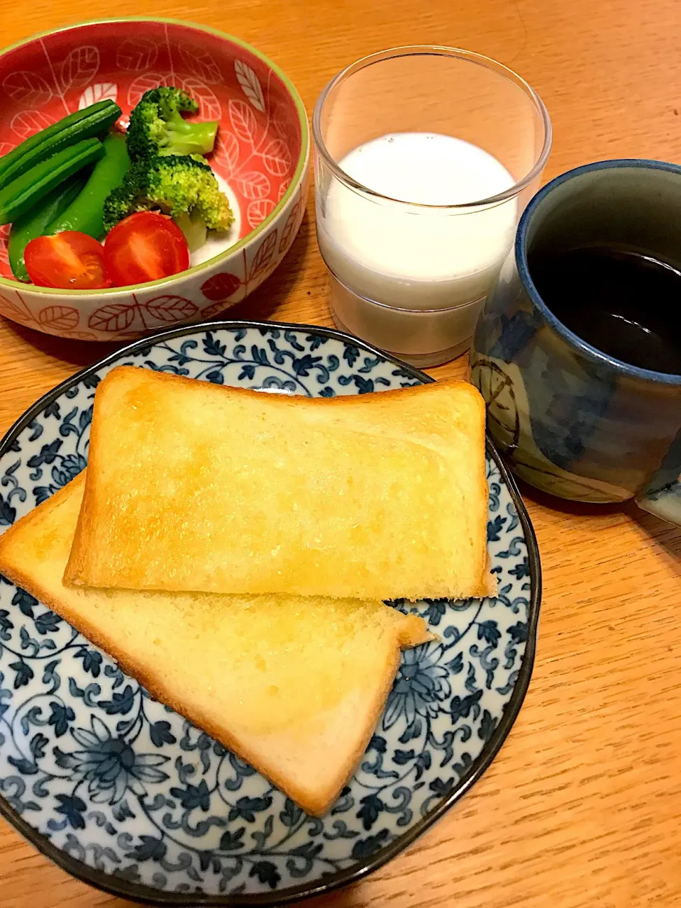 朝食
食パン  
サラダ
牛乳|たなさん