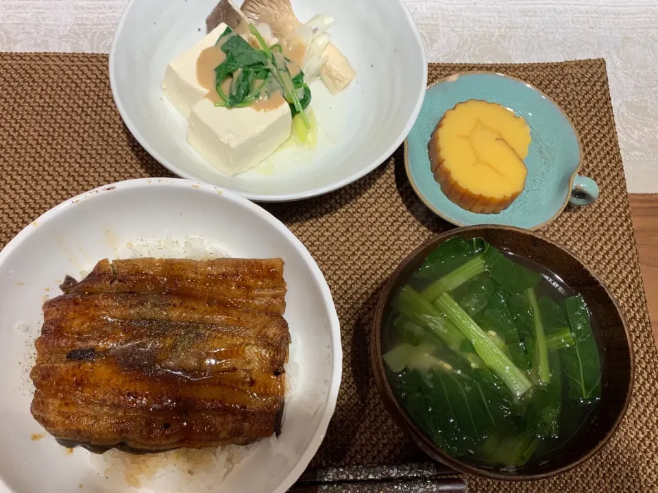 うな丼
小松菜の味噌汁
湯豆腐
伊達巻|hisaiさん