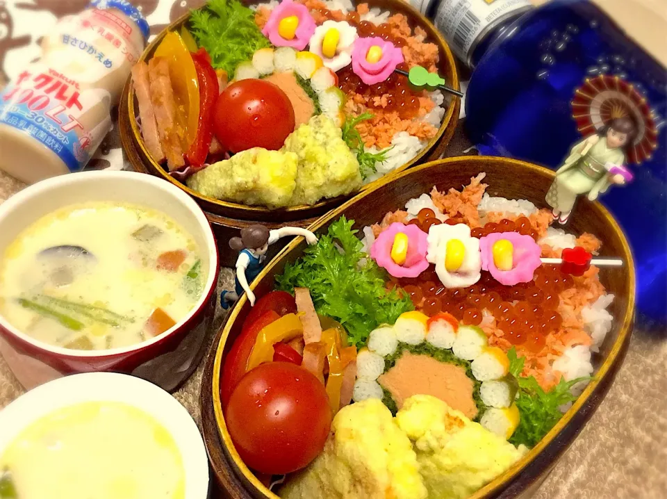 イクラと鮭そぼろの親子ご飯&焼豚とパプリカのソテー&なると🍥フラワー串&加賀つづみ&豆腐入りのし鶏の天ぷら&ミニ茶碗蒸し&わさび菜&プチトマト🍅の夫婦お弁当♪

 #弁当  #フチ子  #今年初  #おせちリメイク  #おせちリメイクグランプリ2019|桃実さん