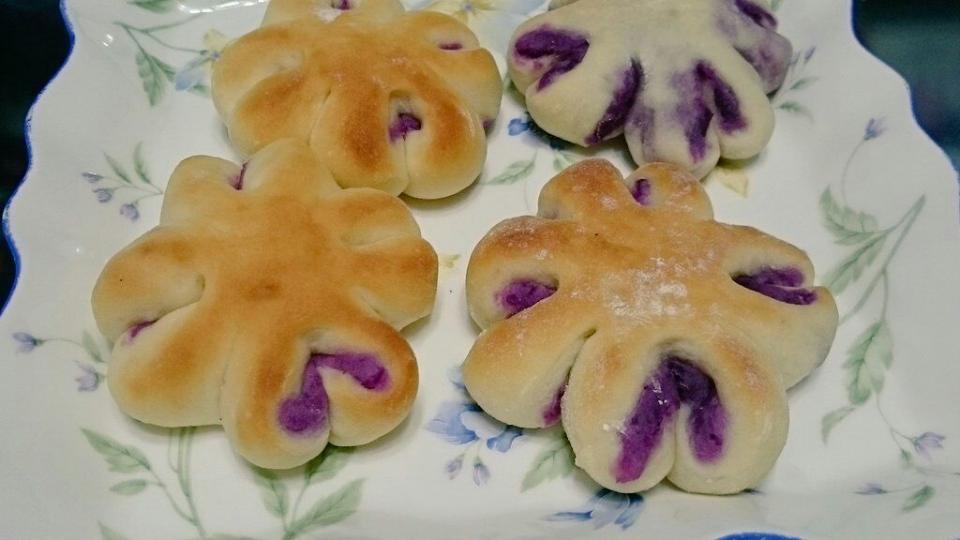 紫いもパン