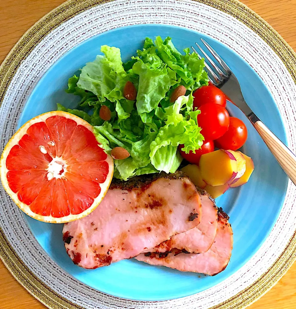 朝ごはんを食べよう🥞ハムステーキで朝ごはん🍖|あしゃぱんさん