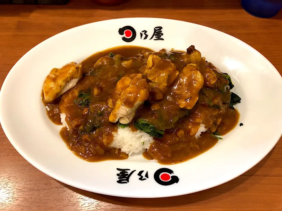 チキンカレーにたっぷりほうれん草トッピング|しのぶさん