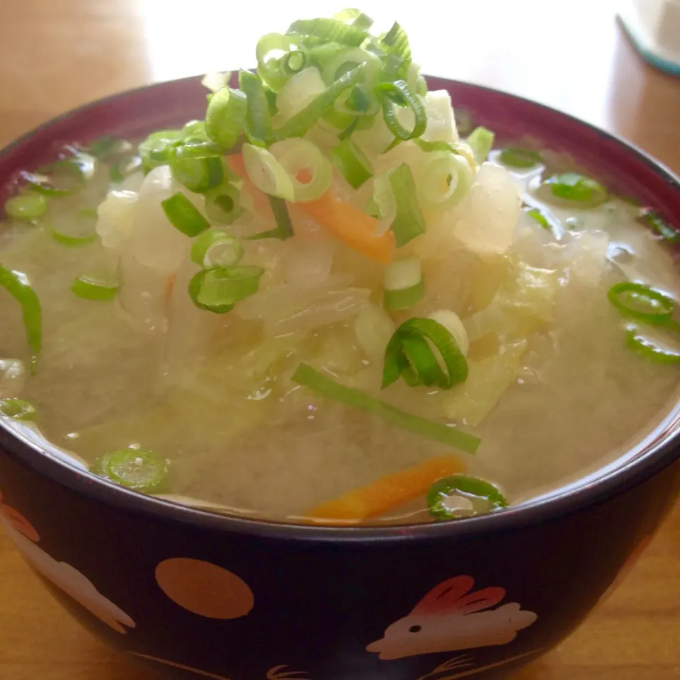 Snapdishの料理写真:具沢山味噌汁🍀三が日疲れた胃腸にしみるね〜🤗💕|まいりさん