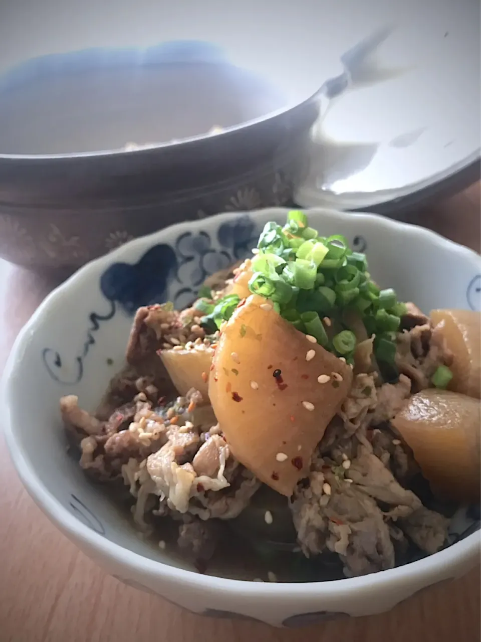 土鍋で大根と牛肉の煮物🥩 ふるさと納税の返礼品、黒毛和牛で作りました。 #ふるさと納税#土鍋|とんちんさん