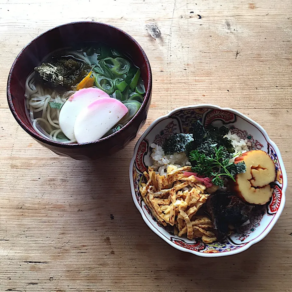 土曜日の昼ごはん‼︎ 5 January
 #土曜日  #お昼ごはん  #昼ごはん  #ランチ  #lunch  #島原手延べ素麺  #煮麺  #にゅうめん  #ちらし寿司  #ふたりごはん  #ふたりぐらし  #御節の残り|Yoshinobu Nakagawaさん