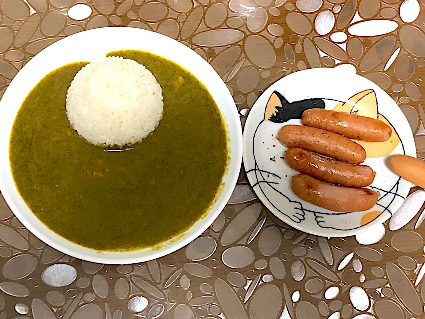 1人の夕飯  グリーンカレー ウィンナー|ma-ko omaさん