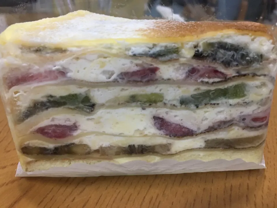 津田沼イオンのケーキ屋のミルクレープ|フージさん