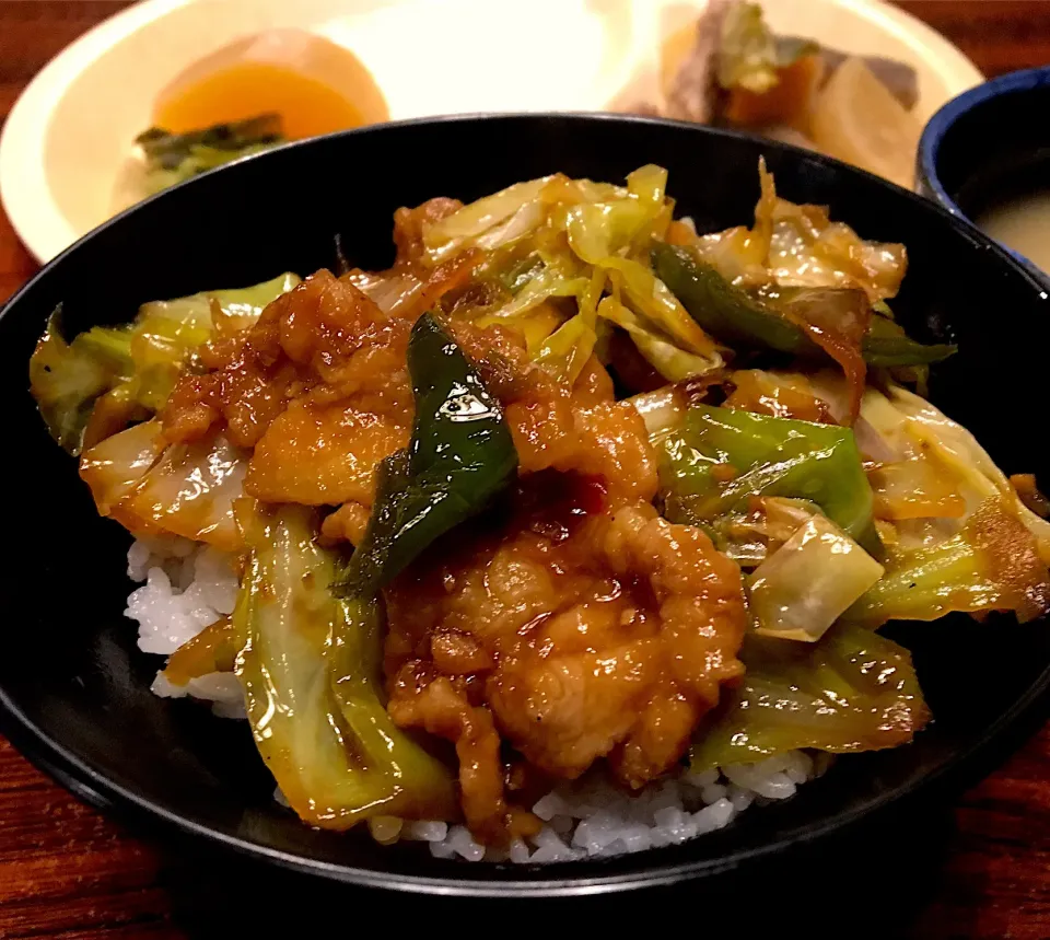 本日の賄い  晩ごはん⭐️⭐️⭐️   回鍋肉丼  など|ぽんたさん