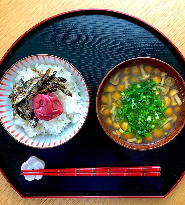 Snapdishの料理写真:朝ごはんを食べよう😃シンプル和朝食で朝ごはん🍚|あしゃぱんさん