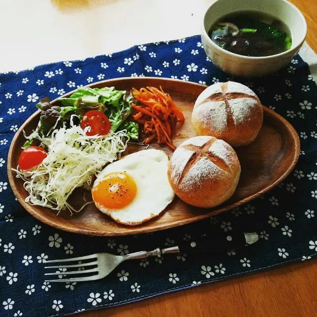 くるみパンで朝ごはん|えるえるさん