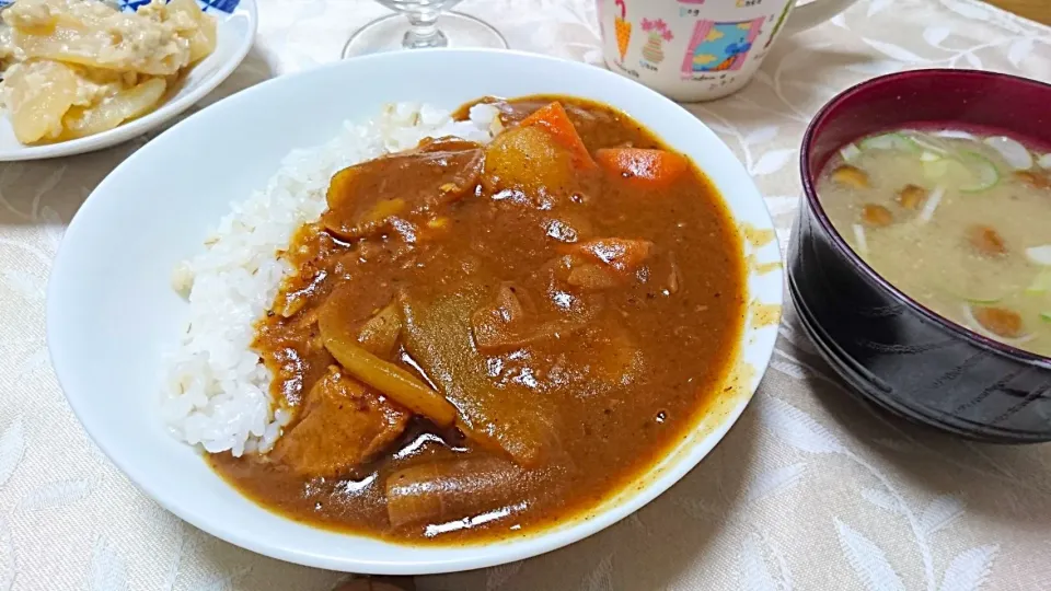 Snapdishの料理写真:1/5の夕食主人が作ったカレー
 #カレー #豚肉 #寮のまかないの味|卯月さん