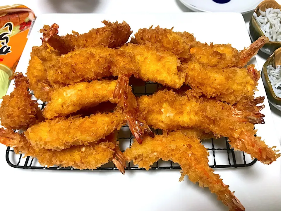 Snapdishの料理写真:大量の海老フライ🍤|Yurie@さん