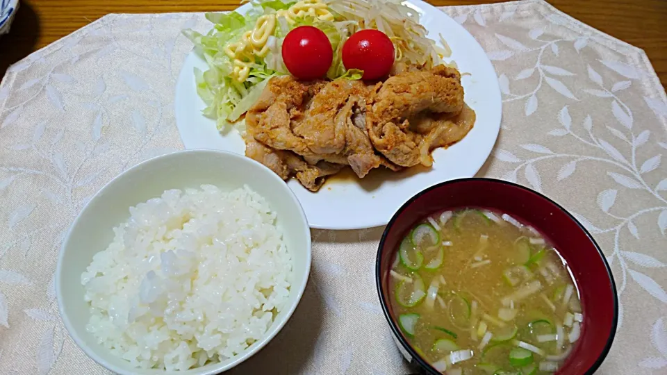 Snapdishの料理写真:1/6の夕食
豚肉の生姜焼き|卯月さん