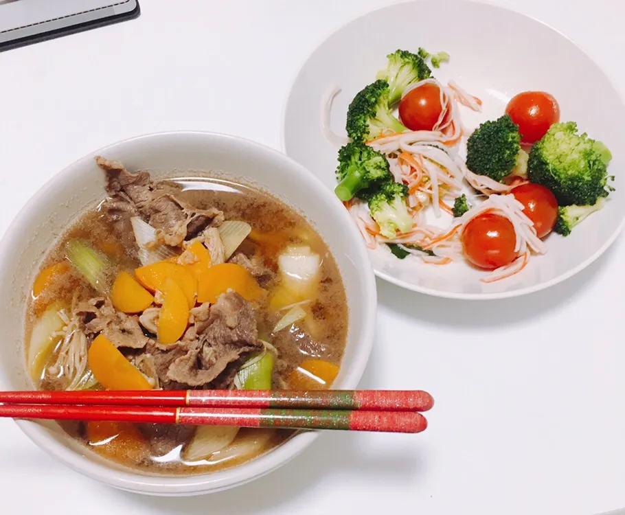 Snapdishの料理写真:肉うどんとカニカマサラダ|しろたさん