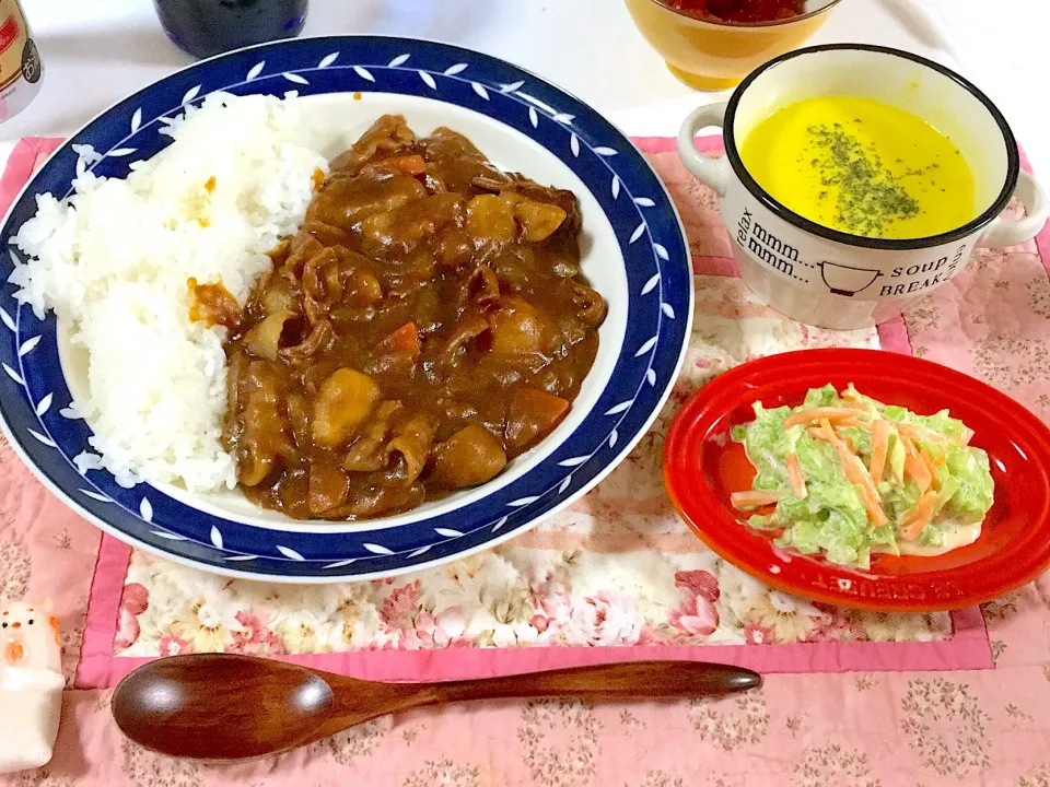 カレー🍛とカボチャのポタージュ🎃とコールスロー🥕|えりちゃんさん