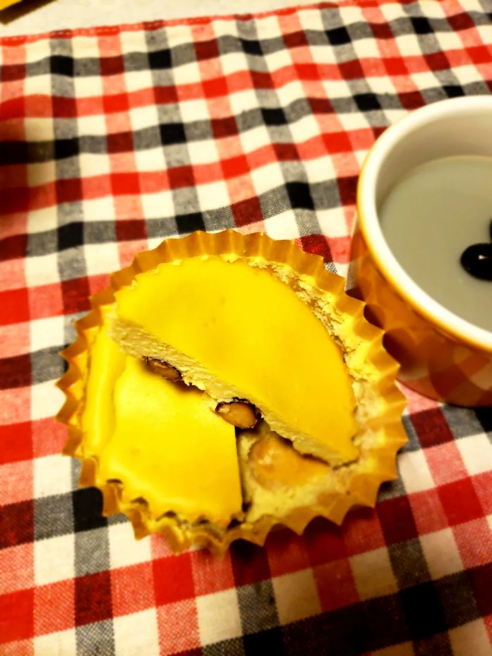 Snapdishの料理写真:残ったお正月の黒豆救済！黒豆チーズケーキ☆|Liyさん