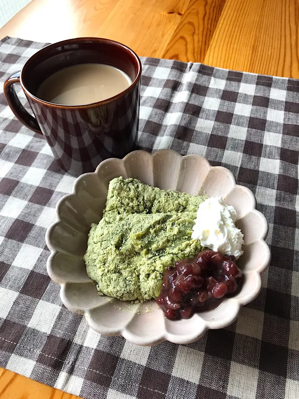 うぐいすきな粉よもぎもち
(ゆであずき、生クリーム)
【sayaさんの料理 うぐいすきな粉もち、カフェオレ(普通のおもちとよもぎもち)】|sayaさん