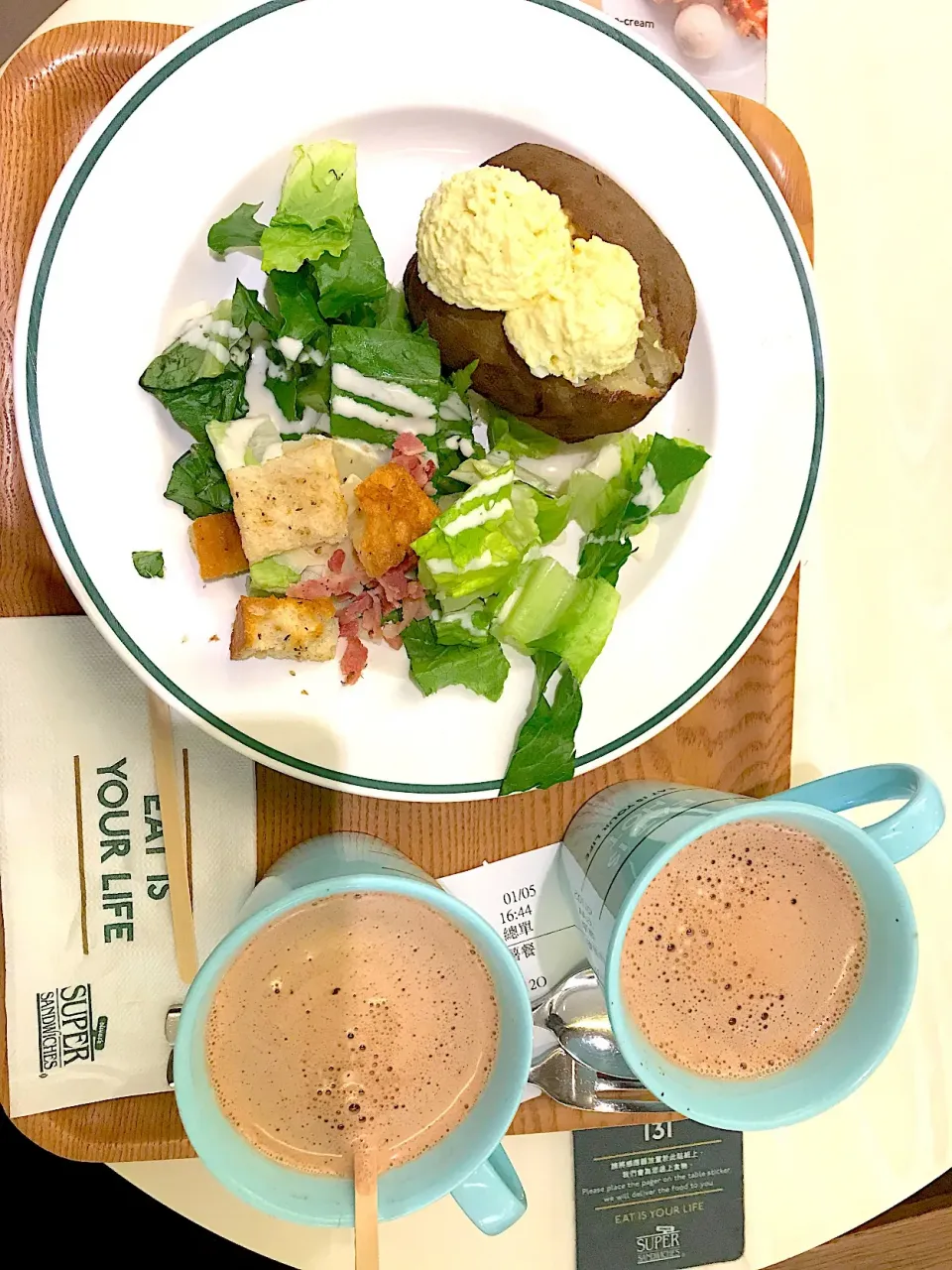 Potato with egg salad + chocolate|Sky Blueさん