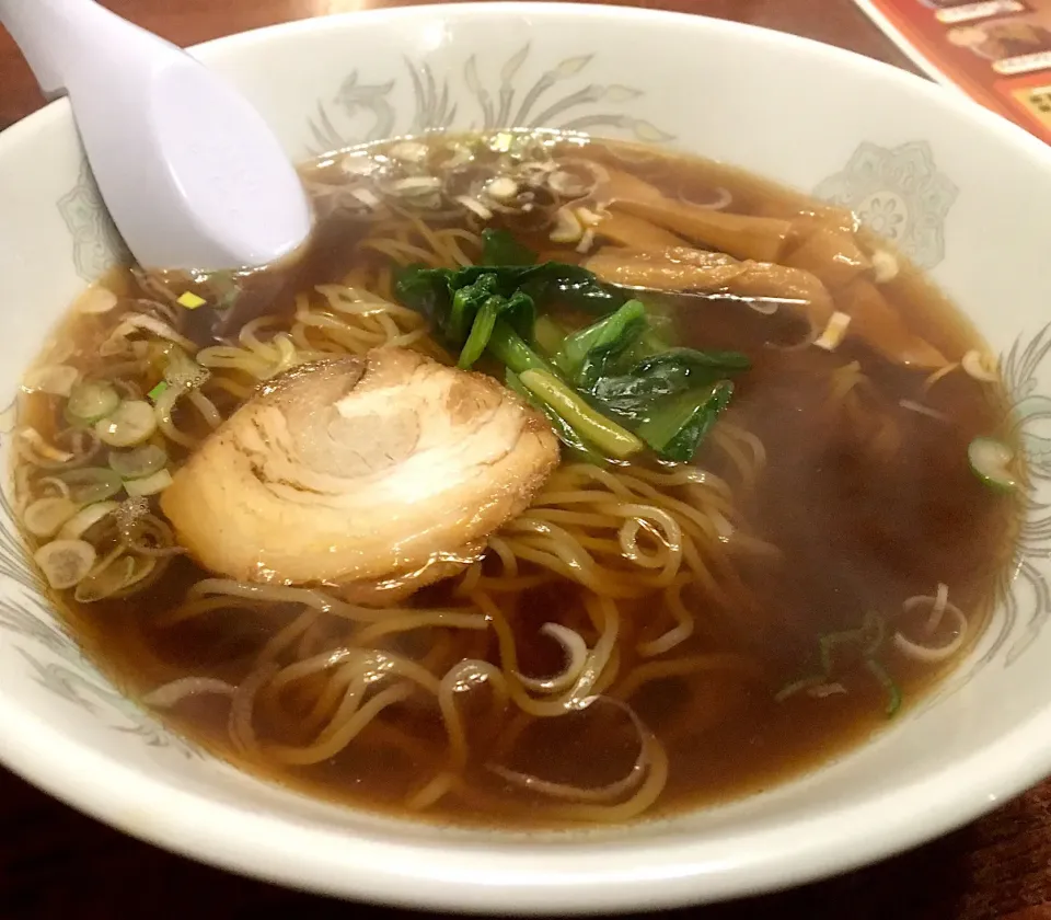 晩ごはん☀️☀️☀️
しょう油ラーメン🍜
うまい！|ぽんたさん