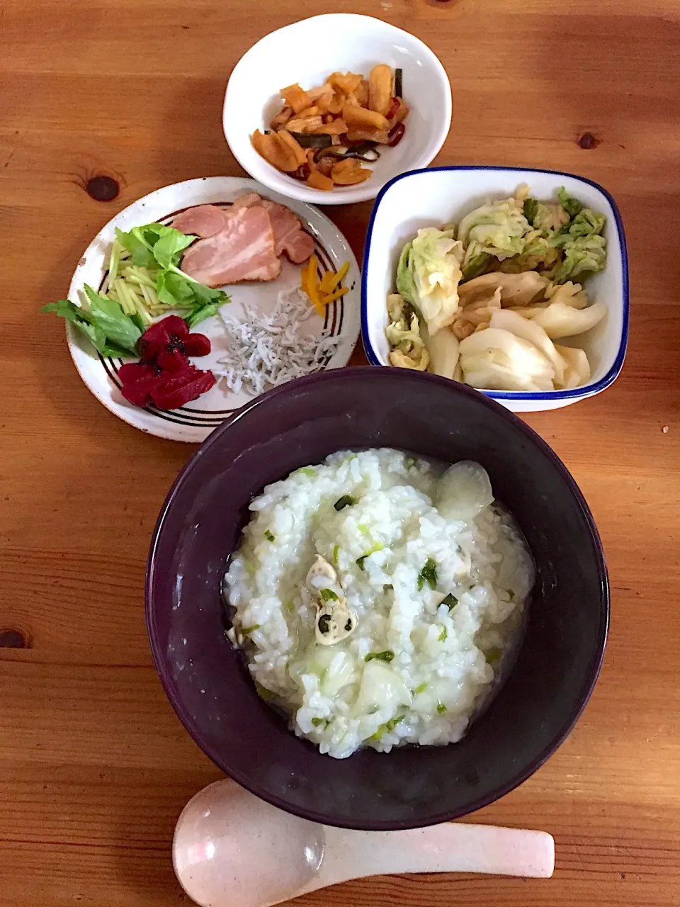 Snapdishの料理写真:朝ごはん。酒煎り牡蠣の七草がゆ。|みぽさん