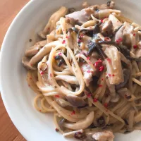 本日のランチgonta*さんの料理 きのこ🍄の塩昆布クリームパスタ🍝作ったよ😋