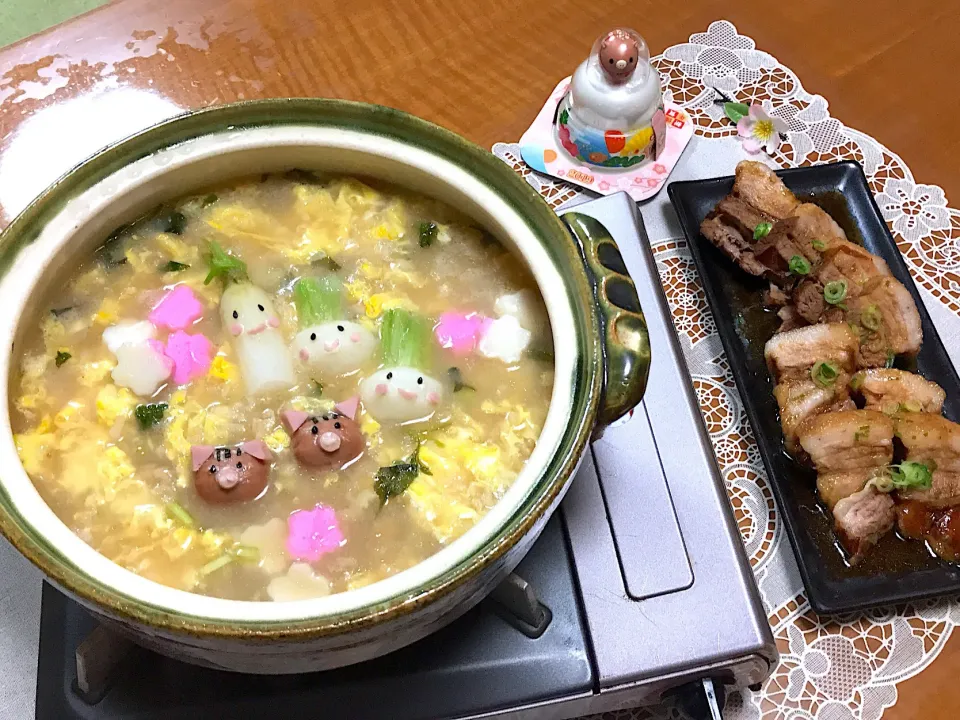 2019.亥年の七草雑炊粥🍀 無病息災😊   #雑炊  #デコ飯  #蒸し豚  #いのししウィンナー  #イノシシ  #キャラクター#七草粥|makoさん