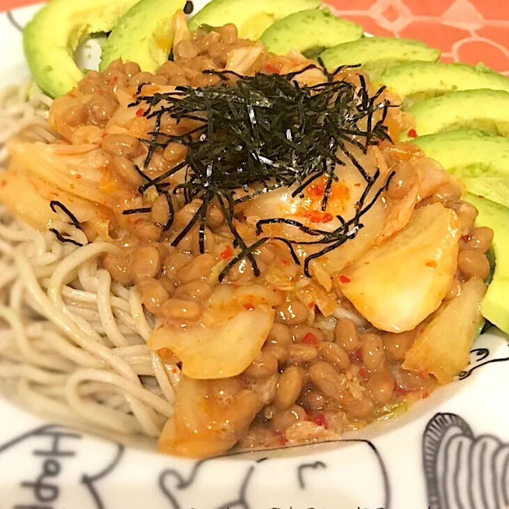 アボカド納豆キムチ卵そば|❁❁❁さん