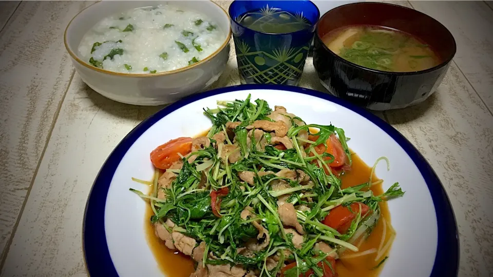 今日の男飯(*･ω･)水菜とトマトと豚肉の晩餐館炒め&1/7に食べるお粥&大根としめじと油揚げの味噌汁...♪*ﾟ|ひーちゃんさん