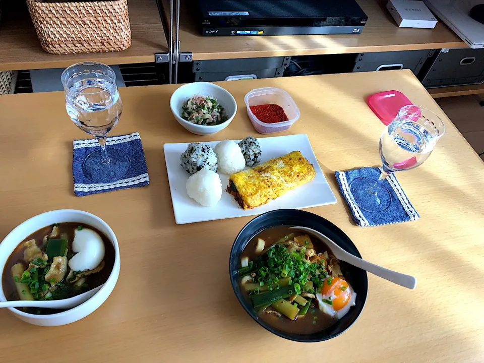 Snapdishの料理写真:伊勢うどんでカレーうどん、おにぎり、ミートソースの卵焼き|じゅんこさん